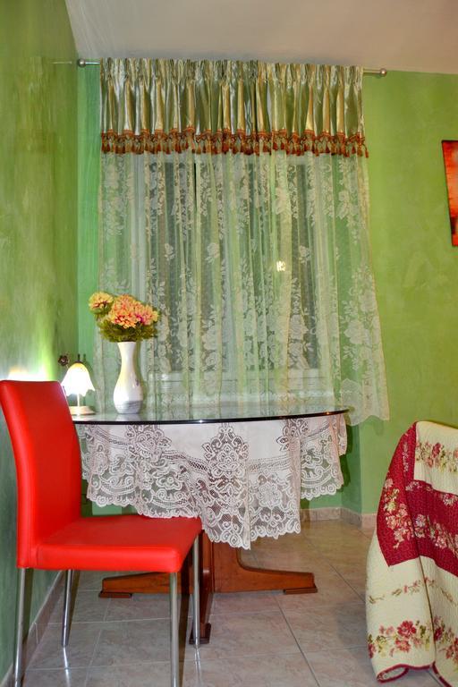 B&B Milon Mestre Bagian luar foto